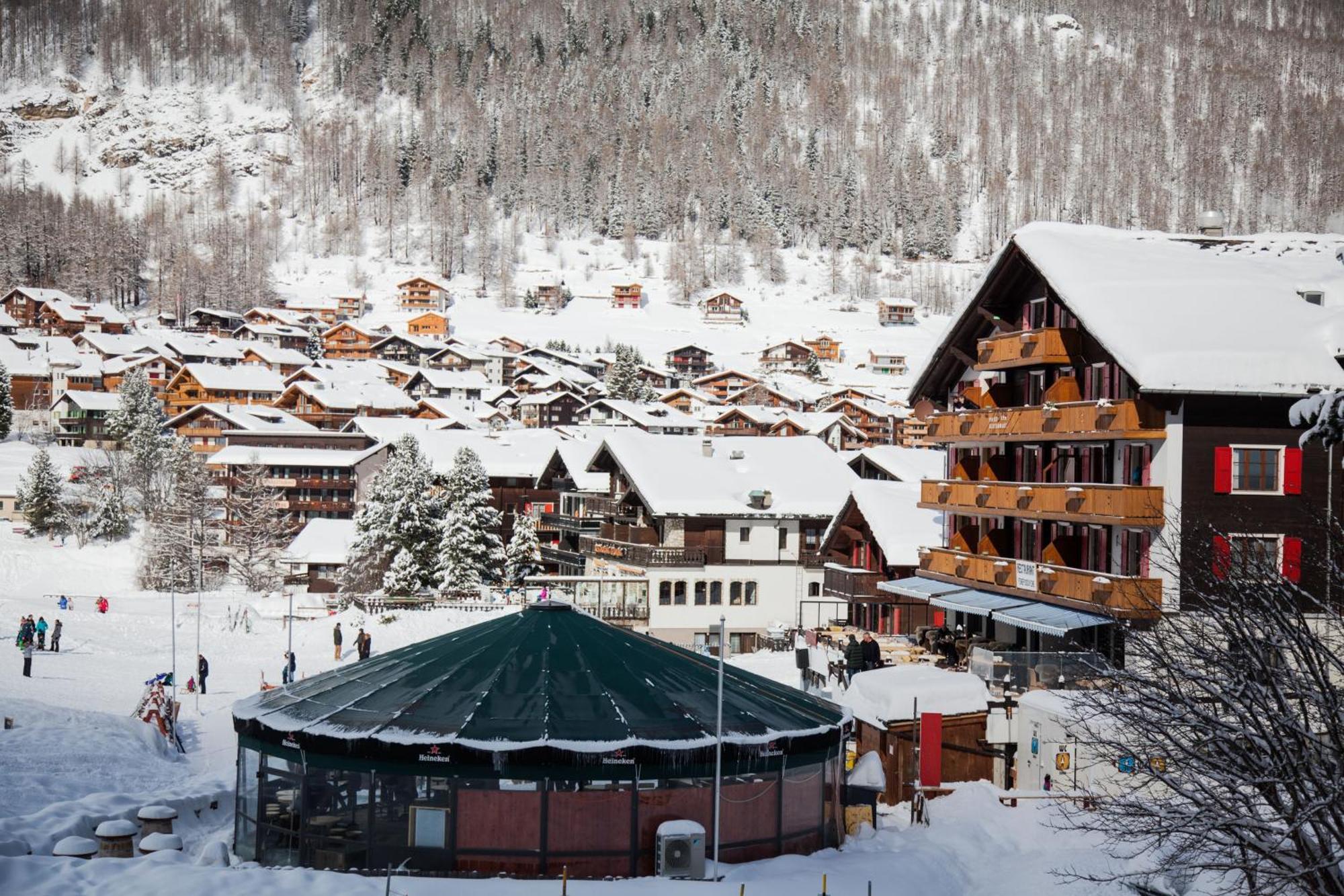 Hotel The Larix Ski-In Ski-Out Saas Fee Exteriör bild