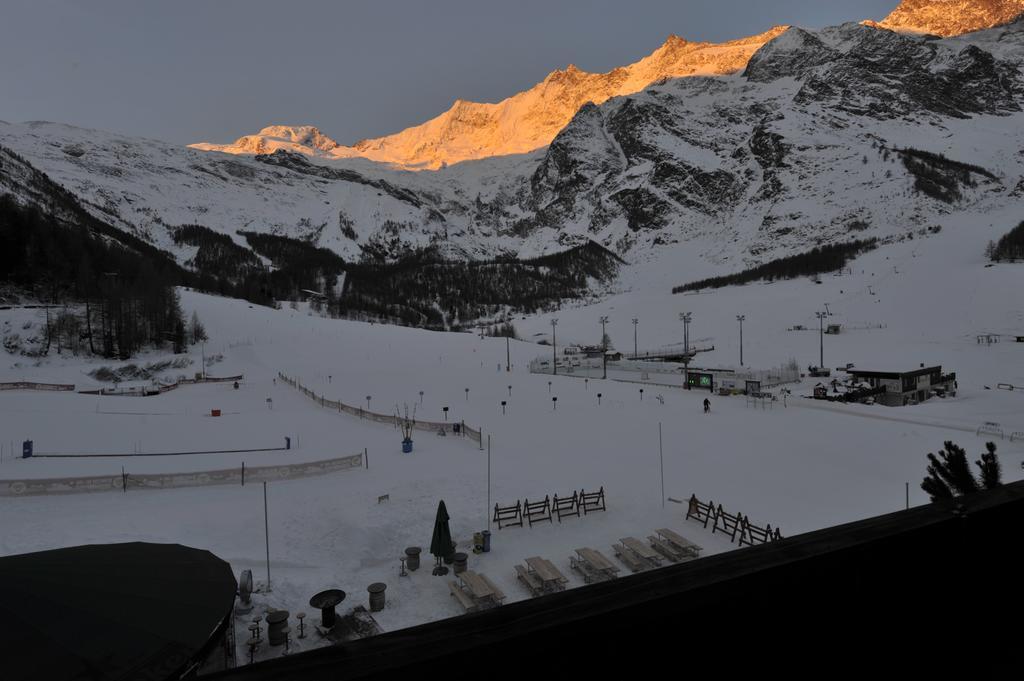 Hotel The Larix Ski-In Ski-Out Saas Fee Exteriör bild