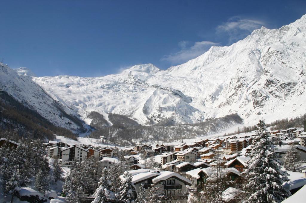 Hotel The Larix Ski-In Ski-Out Saas Fee Exteriör bild